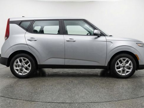 Used 2025 Kia Soul LX w/ LX Technology Package image 8