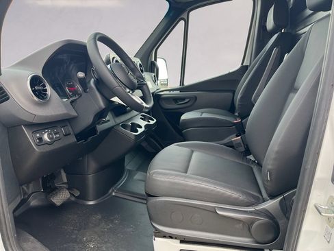 Used 2025 Mercedes-Benz Sprinter 2500 image 7