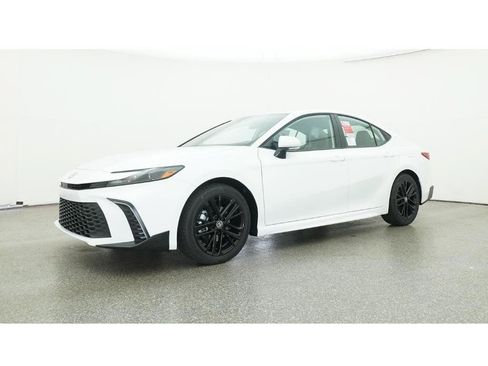 Used 2026 Toyota Camry SE FWD image 17