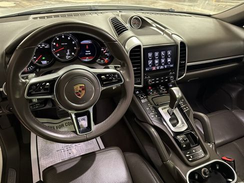 Used 2017 Porsche Cayenne Platinum Edition w/ Premium Package (PJV) AWD/4WD image 21