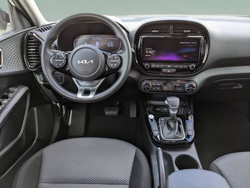 Used 2023 Kia Soul S image 18