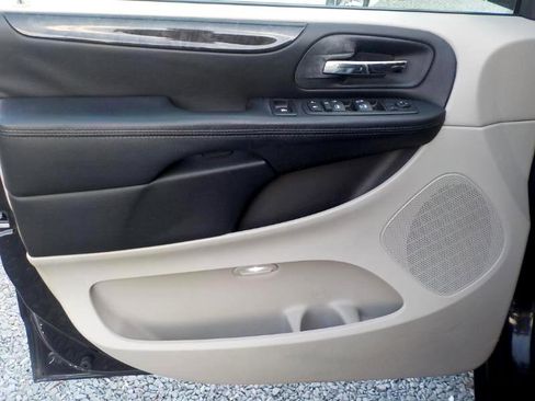 Used 2016 Dodge Grand Caravan SXT image 15