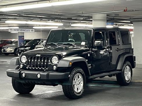 Used 2015 Jeep Wrangler Unlimited Sport w/ Quick Order Package 24S AWD/4WD image 3