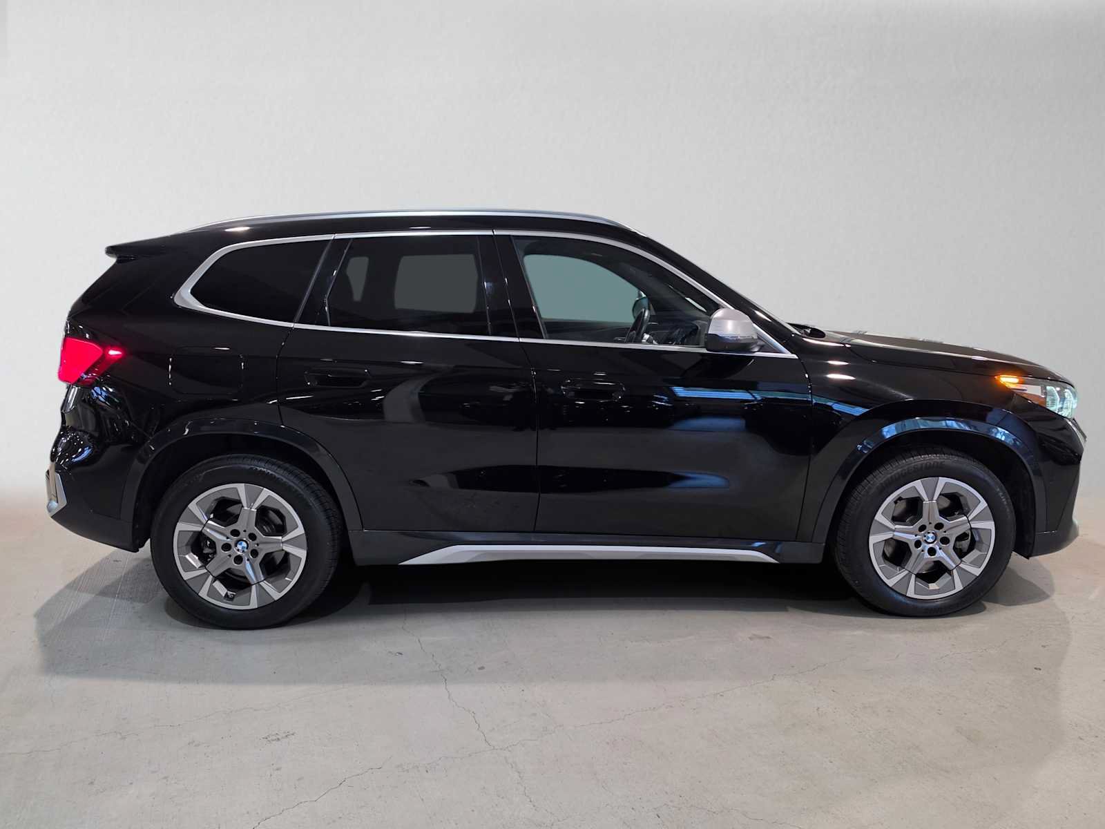 Used 2023 BMW X1 xDrive28i w/ Premium Package AWD/4WD image 2