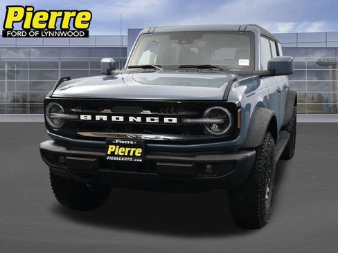 New 2025 Ford Bronco Outer Banks w/ Sasquatch Package AWD/4WD image 1