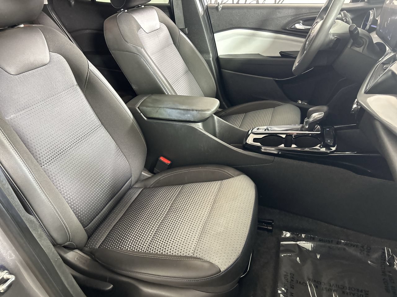 Used 2025 Chevrolet Trax LT FWD image 26