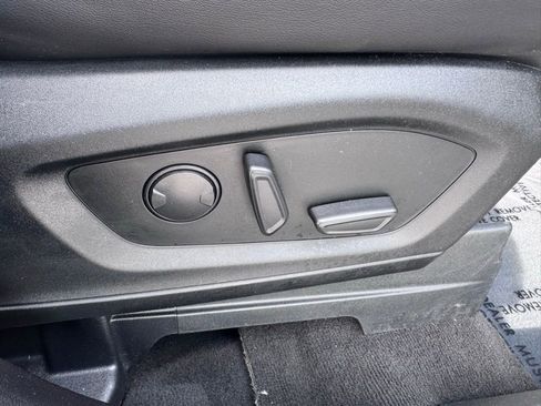 Used 2022 Ford Explorer XLT w/ Equipment Group 202A image 25