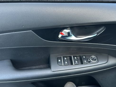 Used 2022 Kia Forte GT-Line w/ GT-Line Premium Package image 11