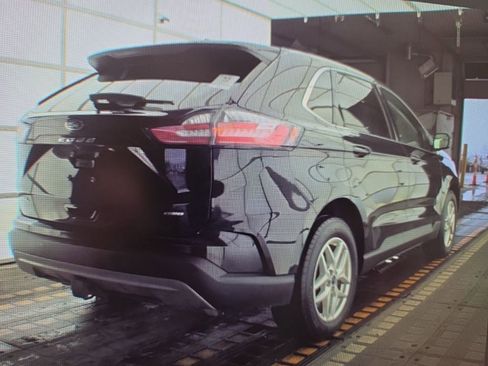 Used 2022 Ford Edge SEL w/ Convenience Package image 3