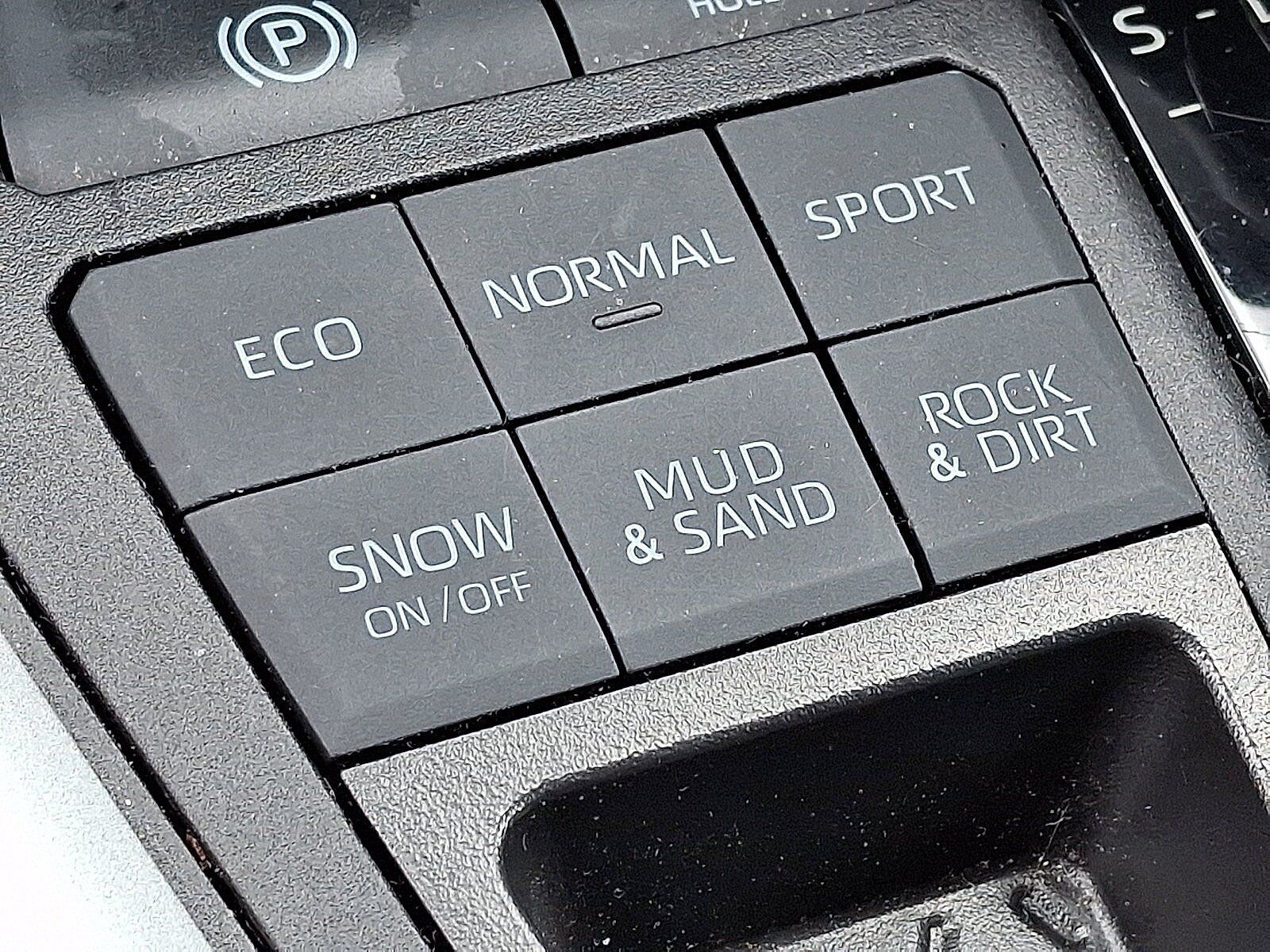 Used 2025 Toyota RAV4 XLE AWD/4WD image 24