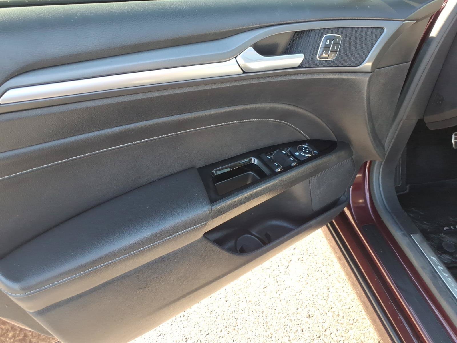 Used 2013 Ford Fusion Titanium w/ Titanium Driver Assist Pkg FWD image 11
