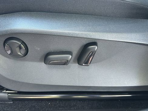 Certified 2023 Volkswagen Tiguan SE FWD image 15