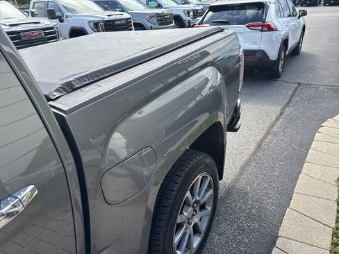 Used 2018 GMC Canyon Denali image 7