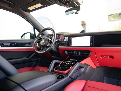 Certified 2026 Porsche Cayenne AWD/4WD image 16