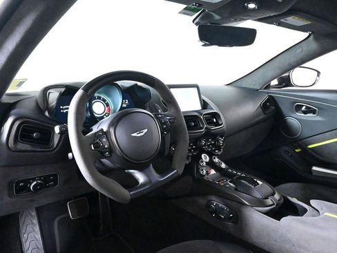 Used 2023 Aston Martin V8 Vantage Coupe RWD image 9
