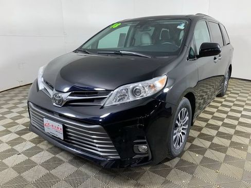 Used 2018 Toyota Sienna XLE FWD image 13