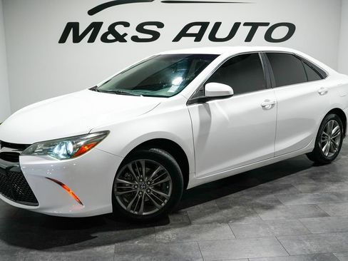 Used 2016 Toyota Camry SE FWD image 2