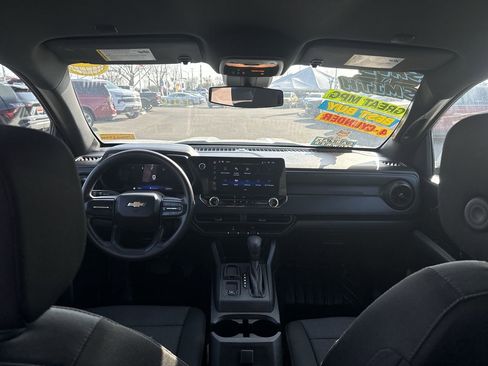 Used 2023 Chevrolet Colorado W/T image 18