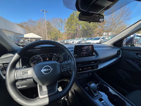 Used 2025 Nissan Rogue SV image 33