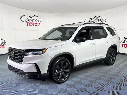 Used 2025 Honda Pilot Sport image 4