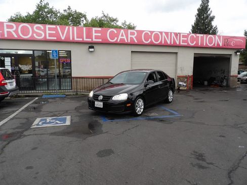 Used 2010 Volkswagen Jetta Wolfsburg Edition image 1