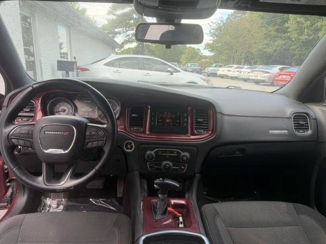 Used 2017 Dodge Charger SE RWD image 14