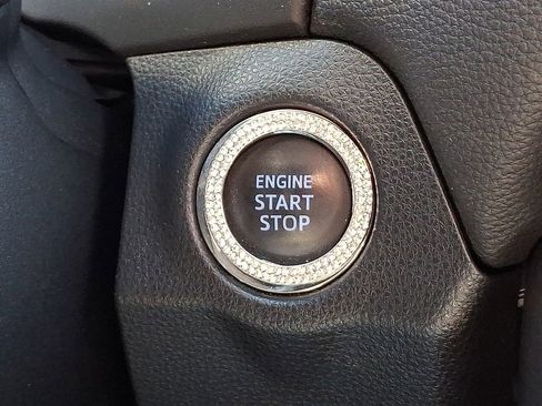 Used 2021 Toyota RAV4 Limited image 18