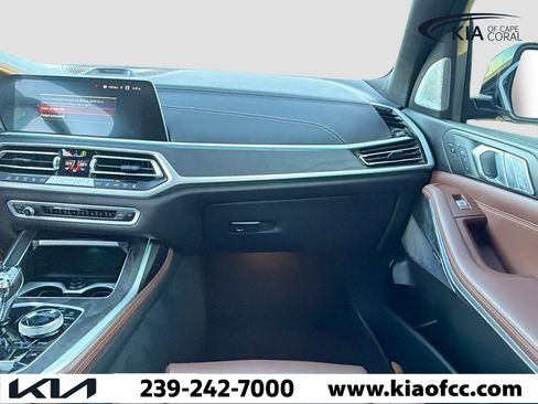 Used 2022 BMW X7 M50i image 17