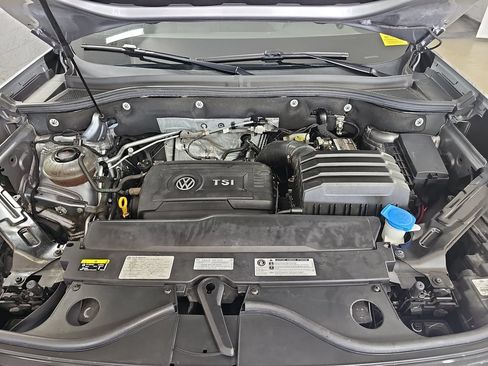 Used 2020 Volkswagen Atlas Cross Sport SE w/ Panoramic Sunroof Package FWD image 37