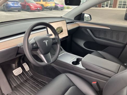 Used 2023 Tesla Model Y Performance AWD/4WD image 13