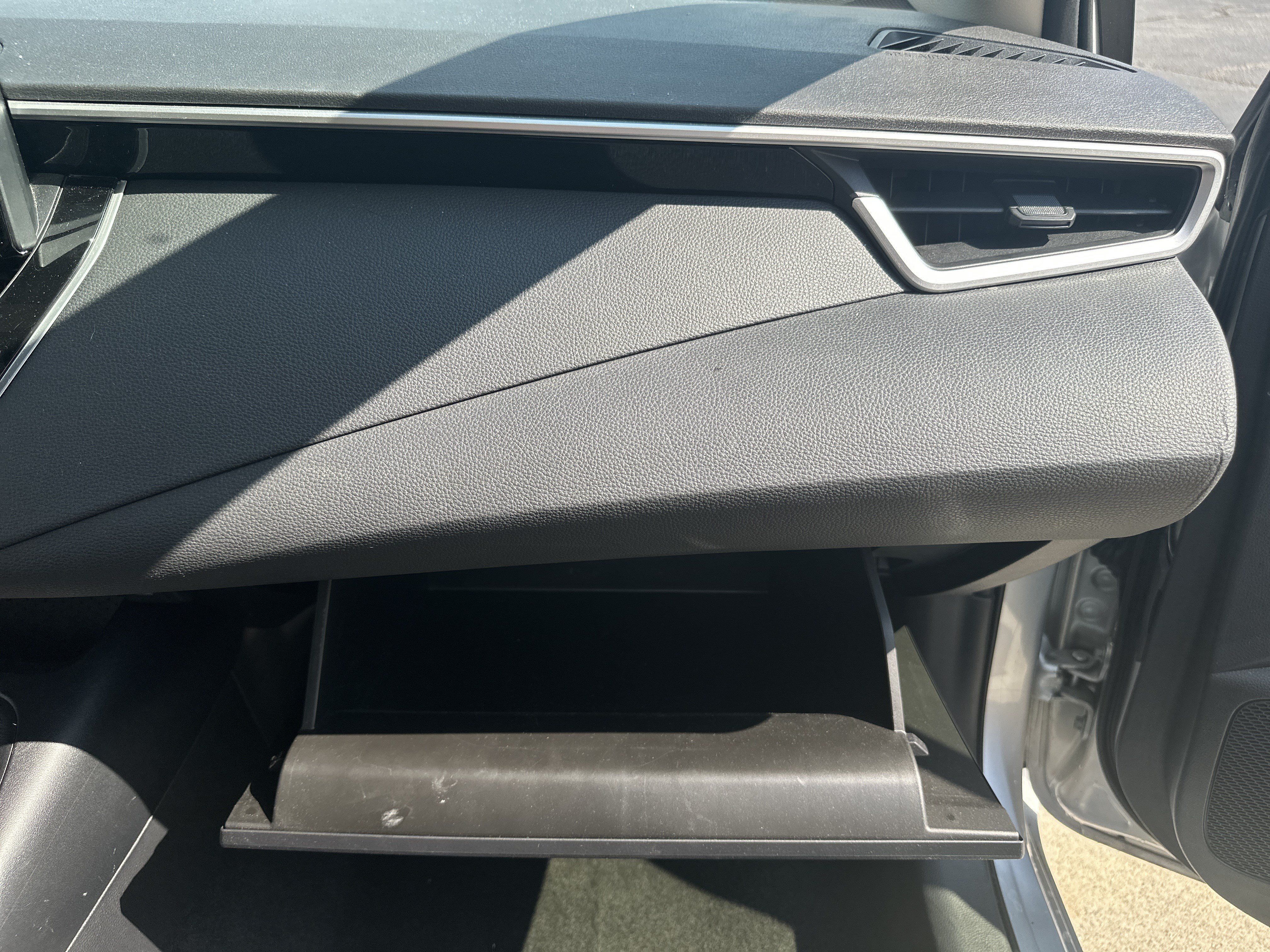 Used 2025 Toyota Corolla LE FWD image 27