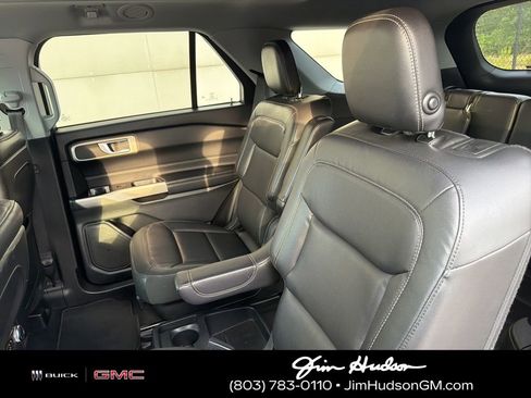 Used 2020 Ford Explorer XLT w/ Equipment Group 202A AWD/4WD image 10