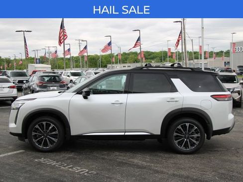 New 2026 Nissan Pathfinder Platinum AWD/4WD image 2