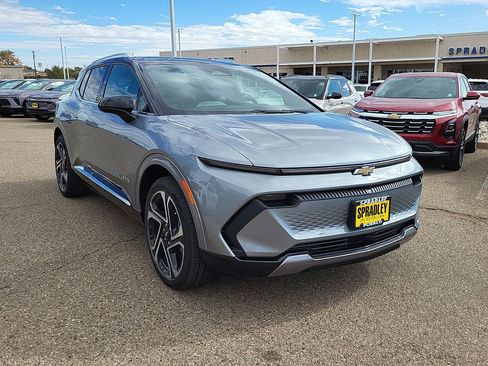New 2026 Chevrolet Equinox EV LT image 2