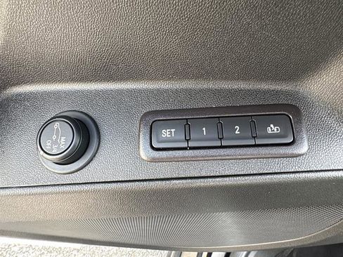 Used 2021 Chevrolet Equinox Premier AWD/4WD image 18