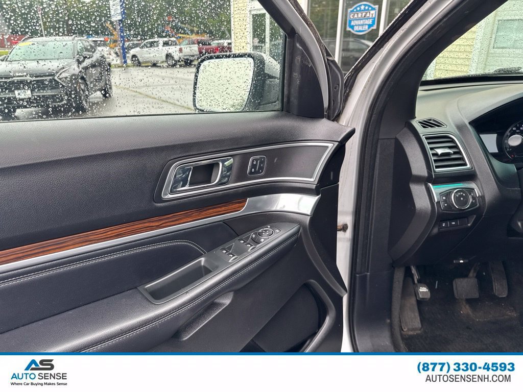 Used 2017 Ford Explorer Limited w/ Equipment Group 301A AWD/4WD image 13