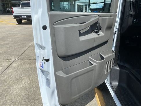 New 2026 Chevrolet Express 3500 Extended RWD image 12