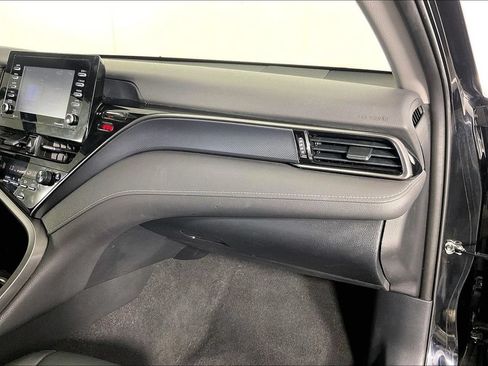 Used 2022 Toyota Camry SE FWD image 19