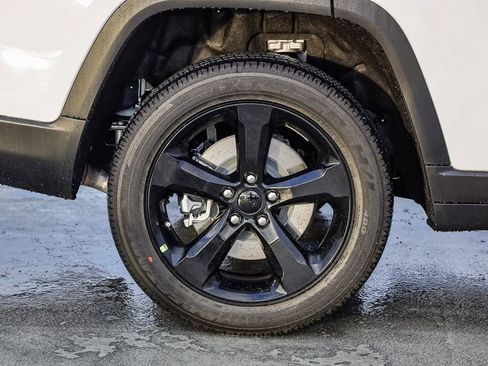 New 2025 Jeep Grand Cherokee L Altitude image 12