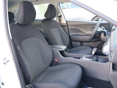 Used 2024 Hyundai Kona SE image 21