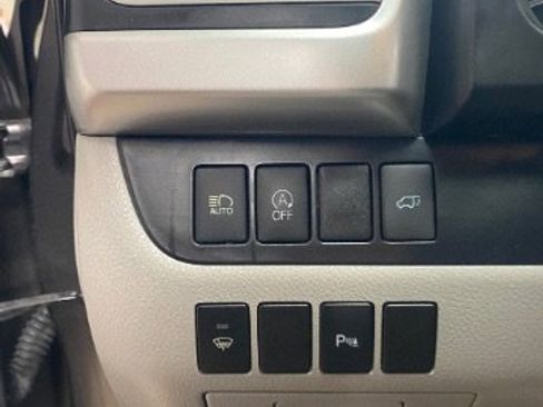 Used 2019 Toyota Highlander Limited FWD image 19