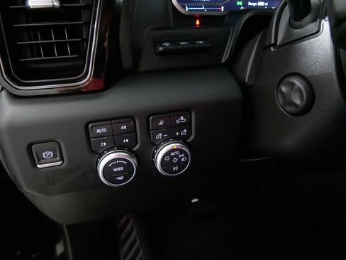 Used 2022 GMC Sierra 1500 AT4 w/ AT4 Premium Package AWD/4WD image 26