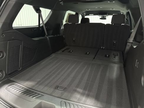 Used 2025 Chevrolet Suburban LS RWD image 37