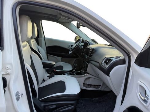 Used 2018 Jeep Compass Latitude w/ Popular Equipment Group FWD image 12