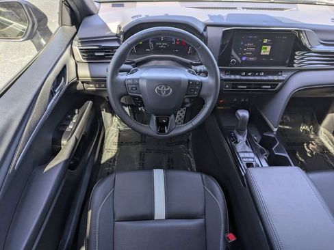 Used 2025 Toyota Camry SE image 15