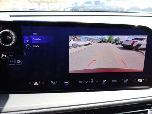 New 2025 Chevrolet Traverse LT w/ Sun and Wheel Package image 19