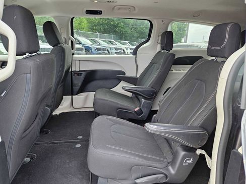 Used 2023 Chrysler Voyager LX FWD image 13