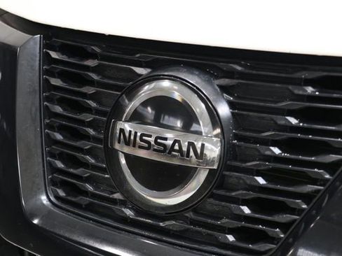 Used 2018 Nissan Rogue SV w/ Premium Package image 12