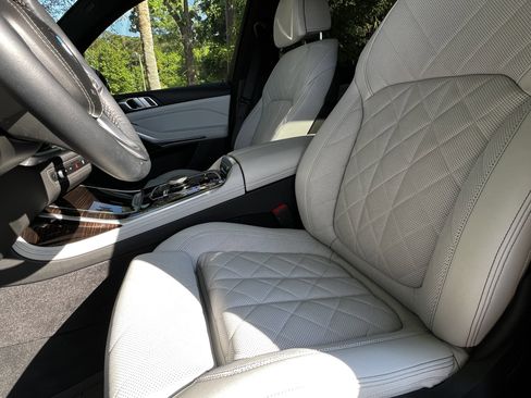 Used 2024 BMW X7 xDrive40i w/ Parking Assistance Package image 17
