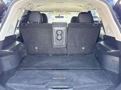 Used 2018 Nissan Rogue SV FWD image 10